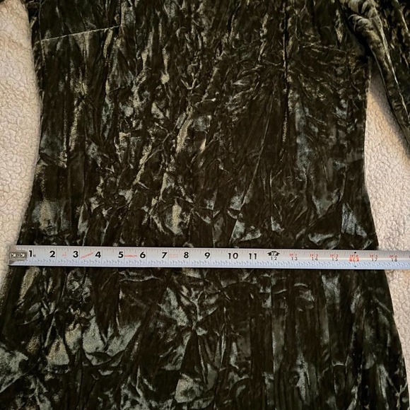 Daniella Faye Modest Green Velvet Long Sleeve Midi Dress Women Size Small - Picture 8 of 14